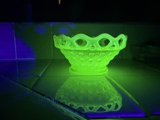 Vaseline Uranium Glass Open Lace-Edge Bowl with Opalescent Rim and Basketweave Pattern, 7 inch — listing 5