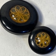 Vintage Bakelite Carved Apple Juice Yellow 2-Hole Button — listing 4
