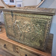 Antique Brass Cigarette/Trinket Box with Repoussé Copper Armorial Medallion — listing 2
