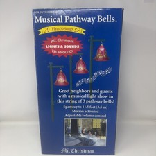 Musical Lighted Christmas Village Scene in Cloche Hat, Victorian Carolers Diorama — listing 4