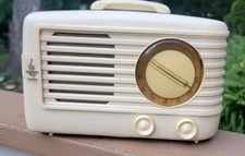 Vintage 1940s Emerson Wood Cabinet Tube Radio with Broadcast/Shortwave Bands — listing 5