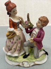 Vintage Porcelain Colonial Courting Couple Figurine, Dancing Pair in Pink and Green — listing 4