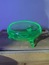 Green Uranium (Vaseline) Glass Depression-Era Ribbed/Swirl Console Bowl with Square Foot — listing 3