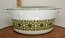 Pyrex Verde Square Flowers Round Casserole Dish with Clear Lid — listing 5