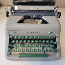Royal Quiet De Luxe Portable Typewriter with Case — listing 2