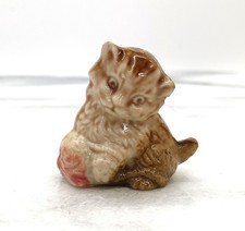 Wade Whimsies Miniature Porcelain Kitten with Yarn Figurine, Light Brown, 1" Tall — listing 6