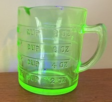 Vintage Green Uranium Glass 2-Cup Measuring Batter Bowl with Pour Spout and Handle — listing 4