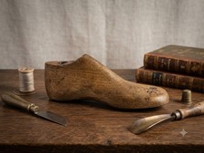 Antique French Wooden Boot/Shoe Stretcher with Threaded Screw Adjuster — listing 3