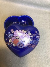 Hand-Painted Imari-Style Heart-Shaped Porcelain Covered Trinket Box — listing 6