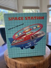 Vintage Tin Litho Wind-Up Space Ship with Trailing Flying Saucers Toy, listing 4