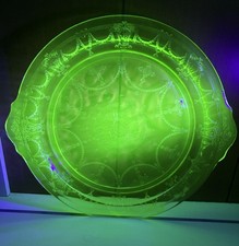 Green Depression Glass 10-inch Footed Cake Platter, Cameo 'Ballerina' Pattern — listing 4