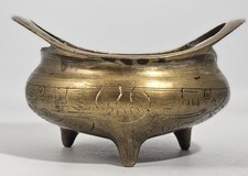 Archaistic Chinese Bronze Tripod Ding Censer with Lid and Dragon Handles — listing 6