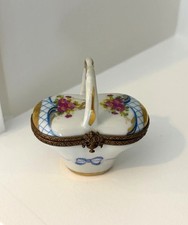 Hand-Painted Porcelain Oval Hinged Trinket Box with Blue Bows and Rose Garland — listing 5