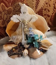 Vintage Florida Souvenir Seashell Crucifix Figurine