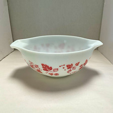 Vintage Pyrex Pink Solid-Color Mixing Bowl — listing 4