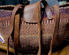 Vintage Woven Straw & Tan Leather Structured Top-Handle Handbag with Turn-Lock Closure — listing 4