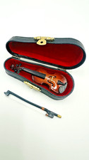 Miniature Handcrafted Violin with Bow and Fitted Case (Signed M. and P. Winsor, 1978) — listing 5