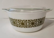 Vintage Pyrex 474-B 1.5 Qt Round Casserole with Lid, Gold Hex Signs / Cross-Stitch Pattern on White — listing 3