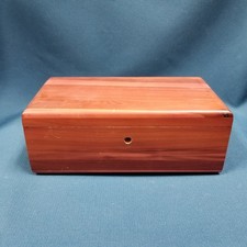 Lane Virginia Maid Cedar Chest with Hinged Lid — listing 4