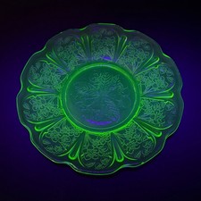 Vintage Uranium (Vaseline) Glass 8-Inch Salad/Dessert Plate with Wheel-Cut Floral Daisy Etching — listing 3