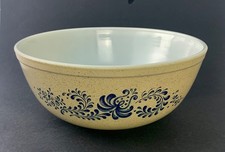 Vintage Pyrex Homestead Nesting Mixing Bowl Set (3 Bowls) — listing 5