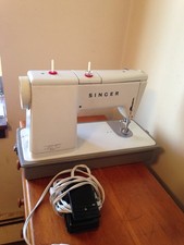 Singer Model 478 Special Zig-Zag Sewing Machine in Cabinet