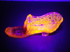 Amberina Pressed Glass Figural Victorian Shoe / Slipper with Floral Daisy Button Pattern Fenton, listing 2