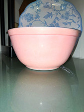Vintage Pyrex Pink Solid-Color Mixing Bowl — listing 2