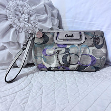 Coach Poppy Metallic Gold Leather Embossed Wristlet Wallet — listing 5