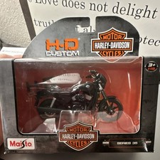 Maisto Harley-Davidson Street Stalker 1:18 Die Cast Motorcycle with Chrome Display Base and Original Box (Avon #33399)