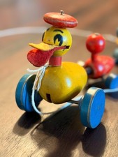 Fisher-Price #799 Quacky Family Wooden Pull Toy Mama Duck & 3 Ducklings