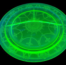 Anchor Hocking Cameo 'Ballerina' Uranium Glass Divided Grill Plate — listing 4