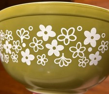 Vintage Pyrex Spring Blossom Green (Crazy Daisy) Cinderella Mixing Bowl #441 — listing 2
