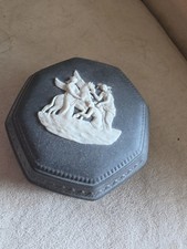 Black Basalt Jasperware Star-Shaped Trinket Box with Chariot & Sprigged Florets