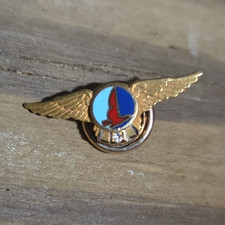 Eastern Air Lines Service Award Wings Lapel Pin, 10K Gold with Enamel Falcon Logo and Diamond Chips 2 diamonds — listing 6