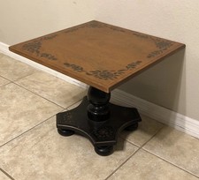 Antique Victorian Mahogany Round Pedestal Center Table with Carved Paw Feet