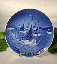 Bing & Grøndahl 1966 Christmas Plate "Home for Christmas" (Juleaften / Fishing Boats Returning to Harbor) — listing 4