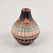 Navajo Etched Southwestern Pottery Pair - Seed Pot & Bud Vase with Desert Scene — listing 4