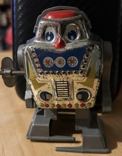 Vintage Yone No. 2134 Wind-Up Tin Litho Walking Robot, Made in Japan — listing 5