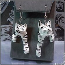 Vintage Gold-Tone Figural Cat with Bow Tie Post Earrings — listing 4