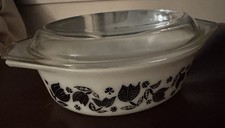 Vintage Pyrex Black Tulip (Golden Tulip) Oval Casserole Dish with Lid and Serving Cradle — listing 3