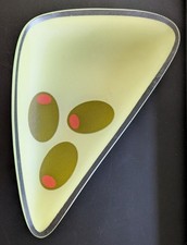 Joseph Joseph Round Glass Chopping Board / Worktop Saver with Concentric Rainbow Circles Design — listing 5
