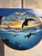 Vintage Orca Killer Whale Collector Plate with Gold Rim — listing 2