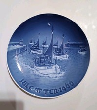 Bing & Grøndahl 1966 Christmas Plate "Home for Christmas" (Juleaften / Fishing Boats Returning to Harbor) — listing 2