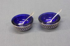 Pair of Silver-Plated Georgian-Style Open Salt Cellars with Scalloped Rims and Cabriole Feet — listing 4