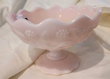 Vintage 1940s Pink Depression-Style Etched Glass Footed Bowl on Three Pegged Legs, listing 5