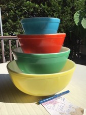 Vintage Pyrex Mixed Mixing Bowl Lot - Primary Yellow, Turquoise Small, Friendship (Birds) Red/Orange, and Primary Red — listing 6
