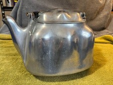 Wagner Ware Sidney -O- Cast Iron Kettle with Coil Spring Bail Handle and Spout — listing 4