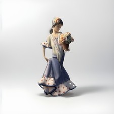 Lladró Flor Maria Porcelain Figurine #5490 — listing 5