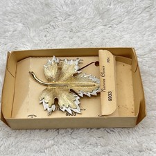 Sarah Coventry "Nature's Choice" #7933 Silver and Gold-Tone Maple Leaf Brooch and Clip Earrings Set in Original Box — listing 3
